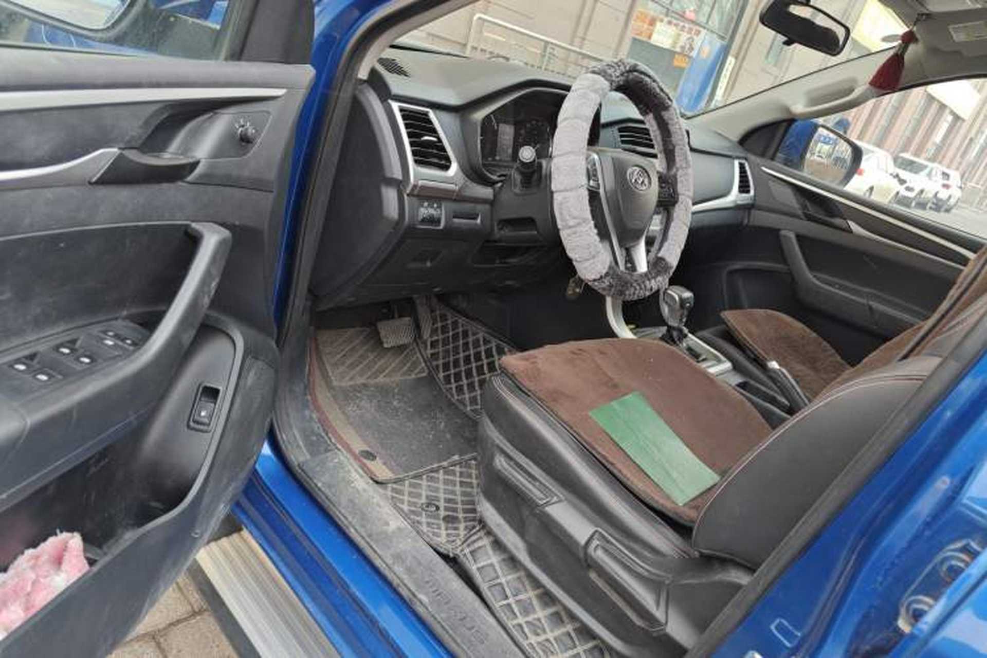 Used SAIC MAXUS T60 2017 2.0T Gasoline Automatic 4x4 High-Ride Elite Standard Cabin Driver Seat