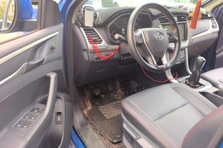 Used SAIC MAXUS T60 2017 2.4L Gasoline Manual Two-Wheel Drive High-Ride Elite Standard Van Driver Seat