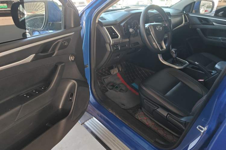 Used SAIC MAXUS T60 2017 2.0T Gasoline Automatic Two-Wheel Drive High-Ride Elite Standard Cabin Driver Seat