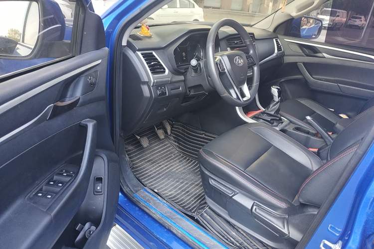 Used SAIC MAXUS T60 2017 2.8T Diesel Manual 4x4 High-Ride Elite Standard Cabin China V Emission Standard Driver Seat