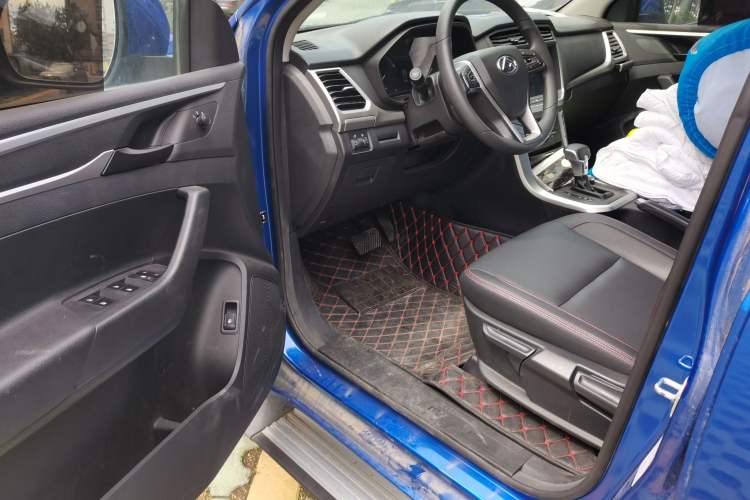 Used SAIC MAXUS T60 2017 2.0T Gasoline Automatic 4x4 High-Ride Elite Standard Cabin Driver Seat