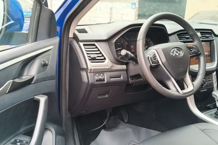 Used SAIC MAXUS T60 2017 2.0T Gasoline Automatic Two-Wheel Drive High-Ride Elite Standard Cabin Driver Seat