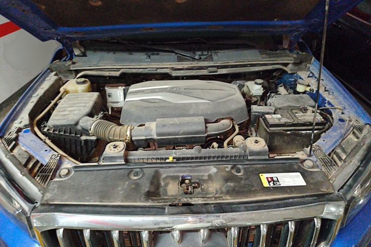 Used SAIC MAXUS T60 2017 2.0T Gasoline Automatic Two-Wheel Drive High-Ride Elite Standard Cabin Engine Bay