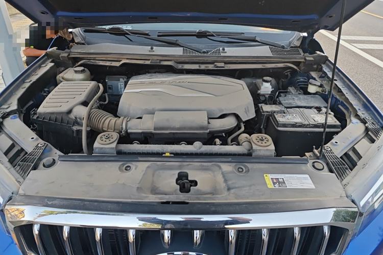 Used SAIC MAXUS T60 2017 2.0T Gasoline Automatic Two-Wheel Drive High-Ride Comfort-Grade Standard Cabin Engine Bay