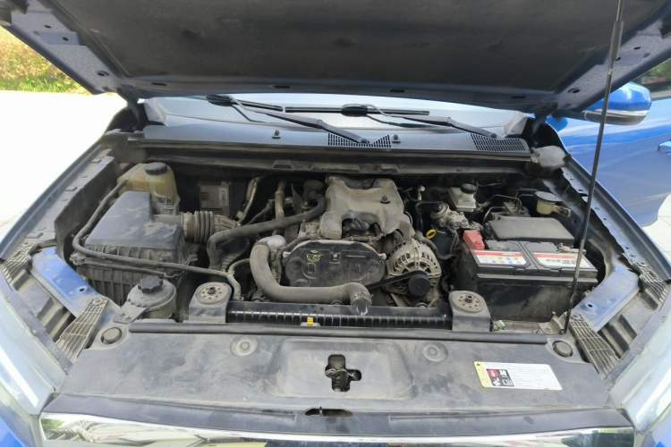 Used SAIC MAXUS T60 2017 2.8T Diesel Manual Two-Wheel Drive High-Ride Comfort Plus Long-Body Emission Standard V Engine Bay