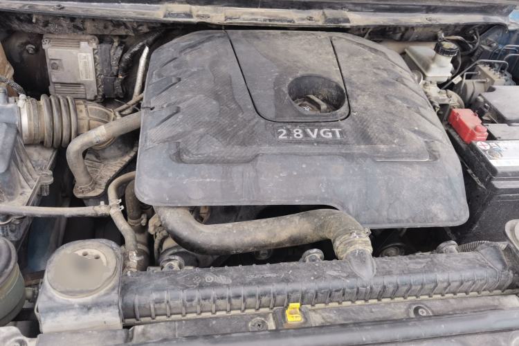 Used SAIC MAXUS T60 2017 2.8T Diesel Manual Two-Wheel Drive High-Ride Comfort Plus Long-Body Emission Standard V Engine Bay