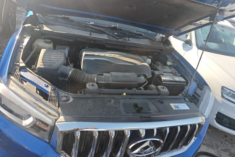 Used SAIC MAXUS T60 2017 2.0T Gasoline Automatic Two-Wheel Drive High-Ride Elite Standard Cabin Engine Bay