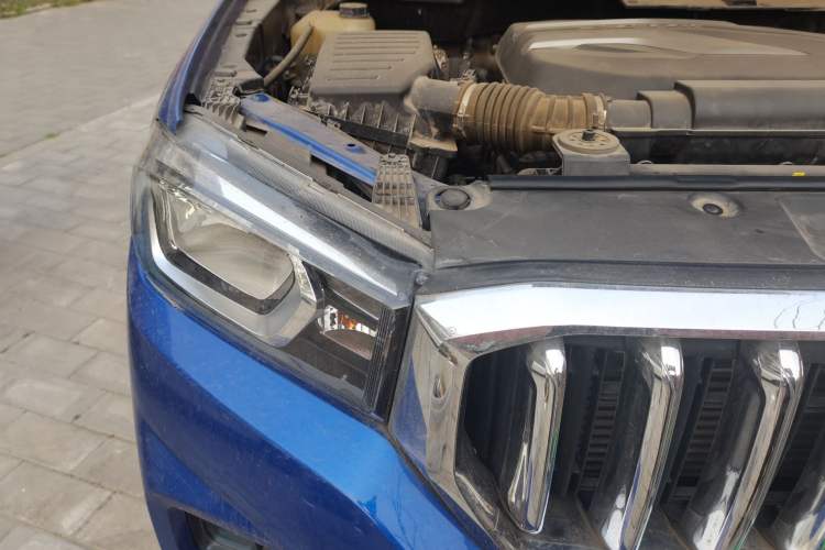 Used SAIC MAXUS T60 2017 2.0T Gasoline Automatic 4x4 High-Ride Elite Standard Cabin Engine Bay Right