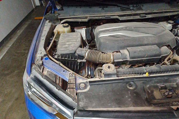 Used SAIC MAXUS T60 2017 2.0T Gasoline Automatic Two-Wheel Drive High-Ride Elite Standard Cabin Engine Bay Right