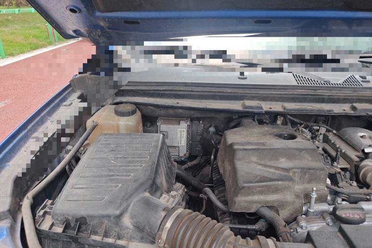 Used SAIC MAXUS T60 2017 2.0T Gasoline Automatic Two-Wheel Drive High-Ride Luxury Standard Cab Engine Bay Right