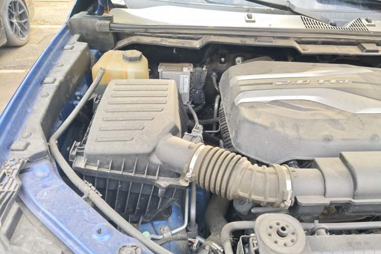 Used SAIC MAXUS T60 2017 2.0T Gasoline Automatic 4x4 High-Ride Elite Standard Cabin Engine Bay Right