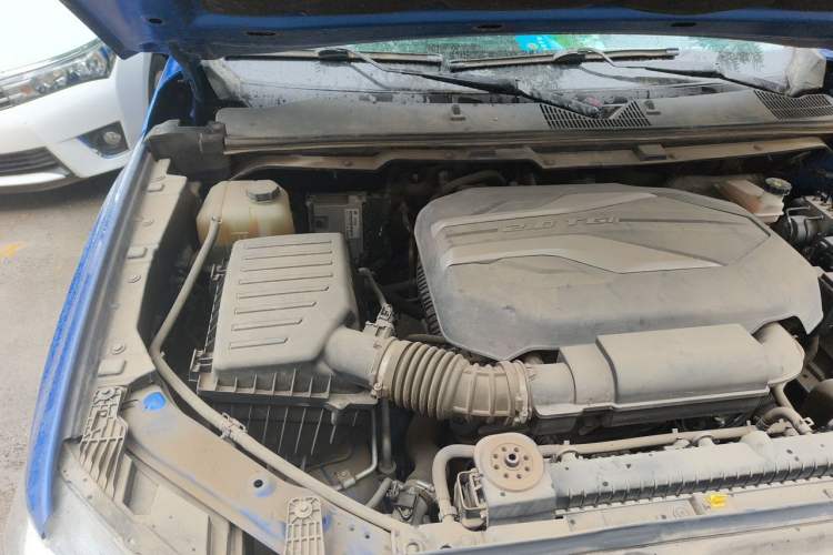 Used SAIC MAXUS T60 2017 2.0T Gasoline Automatic Two-Wheel Drive High-Ride Comfort-Grade Standard Cabin Engine Bay Right