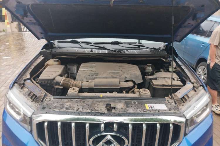 Used SAIC MAXUS T60 2017 2.0T Gasoline Automatic Two-Wheel Drive High-Ride Elite Standard Cabin Engine Bay