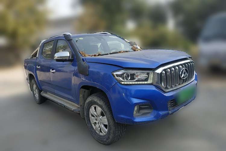 Used SAIC MAXUS T60 2017 2.8T Diesel Automatic 4x4 High-Ride Luxury Extended-Body Version China V Emission Standard Front Right 45 Deg