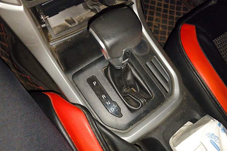 Used SAIC MAXUS T60 2017 2.0T Gasoline Automatic Two-Wheel Drive High-Ride Elite Standard Cabin Gear Lever