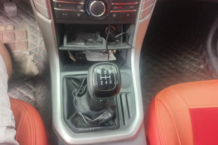 Used SAIC MAXUS T60 2017 2.4L Gasoline Manual Transmission Two-Wheel Drive Low-Profile Comfort Edition Standard Cabin Gear Lever