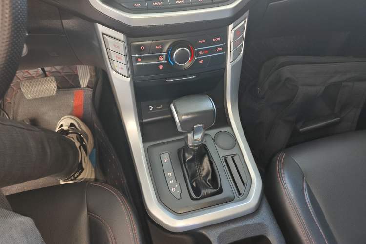 Used SAIC MAXUS T60 2017 2.0T Gasoline Automatic Two-Wheel Drive High-Ride Elite Standard Cabin Gear Lever