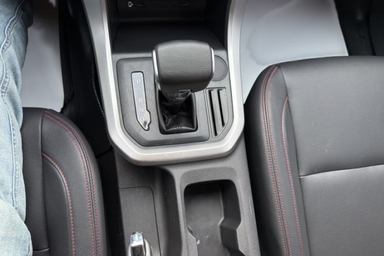 Used SAIC MAXUS T60 2017 2.0T Gasoline Automatic Two-Wheel Drive High-Ride Elite Standard Cabin Gear Lever