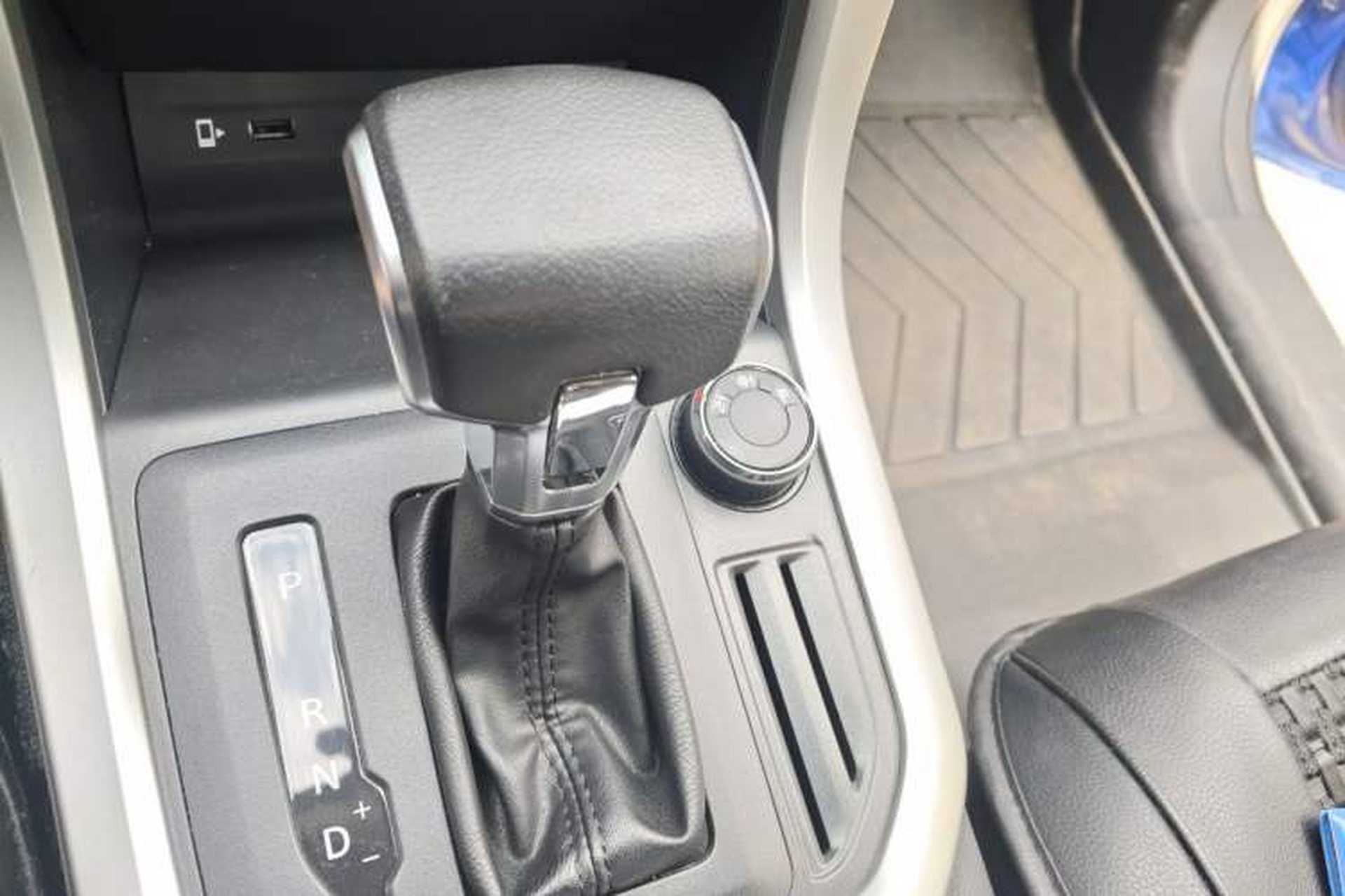 Used SAIC MAXUS T60 2017 2.0T Gasoline Automatic 4x4 High-Ride Elite Standard Cabin Gear Lever