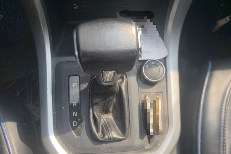 Used SAIC MAXUS T60 2017 2.0T Gasoline Automatic 4x4 High-Ride Elite Standard Cabin Gear Lever
