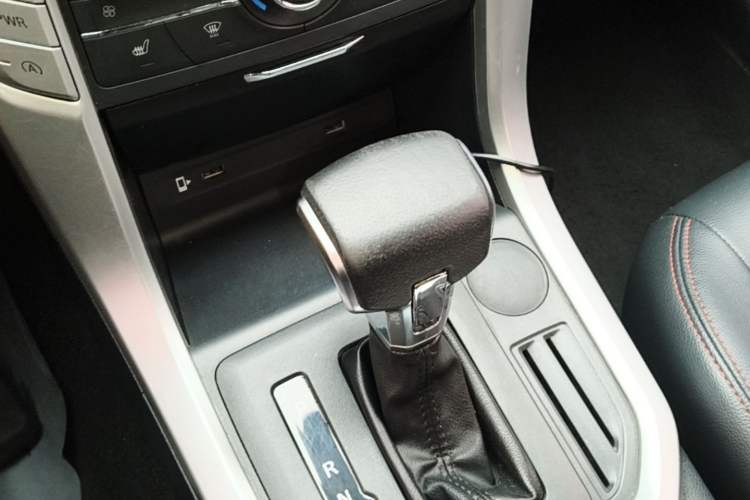 Used SAIC MAXUS T60 2017 2.0T Gasoline Automatic Two-Wheel Drive High-Ride Elite Standard Cabin Gear Lever