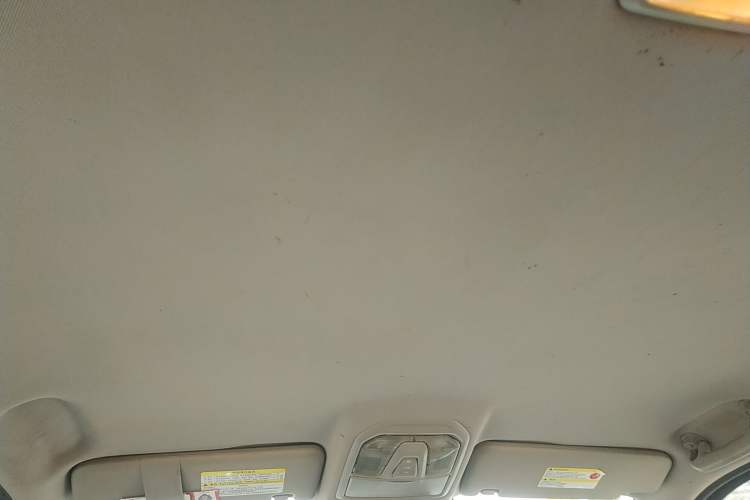 Used SAIC MAXUS T60 2017 2.8T Diesel Automatic 4x4 High-Ride Luxury Extended-Body Version China V Emission Standard Headliner