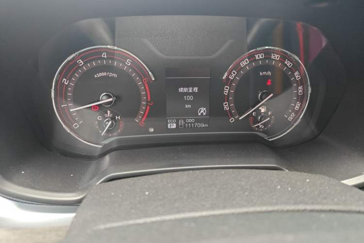 Used SAIC MAXUS T60 2017 2.0T Gasoline Automatic Two-Wheel Drive High-Ride Luxury Standard Cab Instrument Cluster