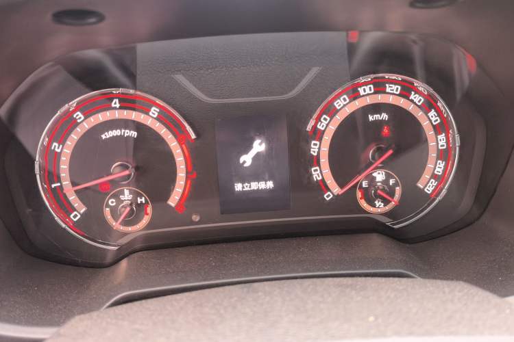 Used SAIC MAXUS T60 2017 2.4L Gasoline Manual Two-Wheel Drive High-Ride Elite Standard Van Instrument Cluster