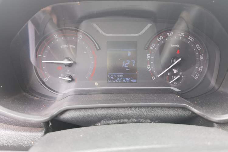 Used SAIC MAXUS T60 2017 2.8T Diesel Manual Two-Wheel Drive High-Ride Comfort Plus Long-Body Emission Standard V Instrument Cluster