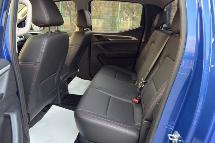 Used SAIC MAXUS T60 2017 2.0T Gasoline Automatic Two-Wheel Drive High-Ride Elite Standard Cabin Interior 1