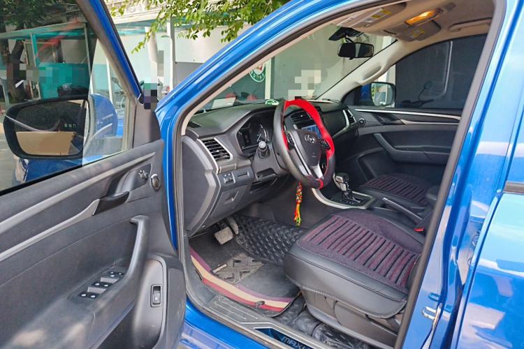 Used SAIC MAXUS T60 2017 2.0T Gasoline Automatic 4x4 High-Ride Elite Standard Cabin Interior 3