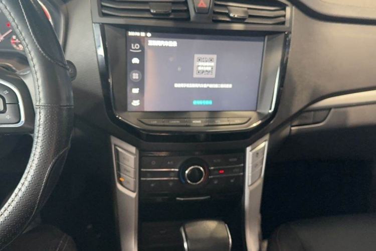 Used SAIC MAXUS T60 2017 2.0T Gasoline Automatic 4x4 High-Ride Flagship Long-Wheelbase Version Interior 3