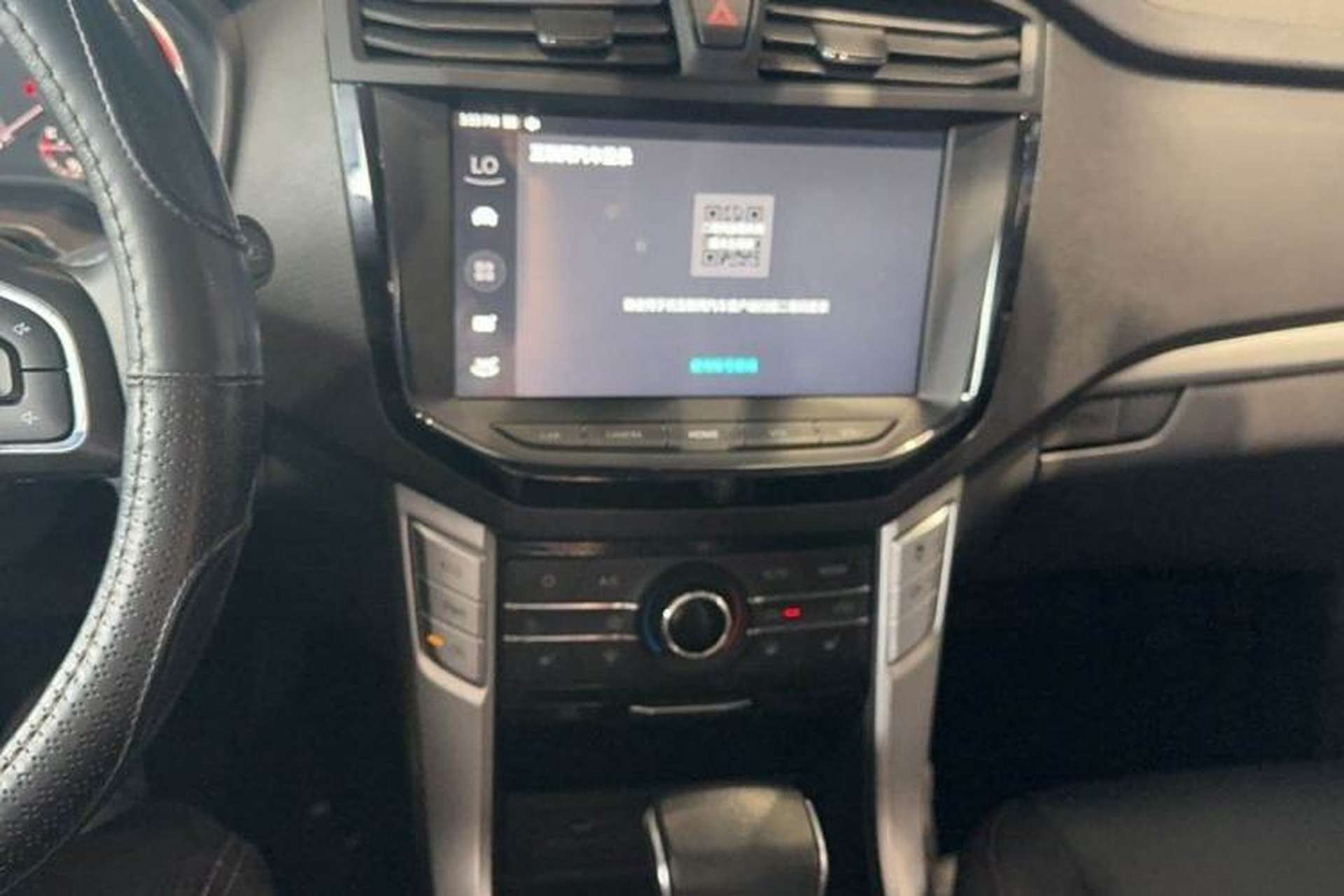 Used SAIC MAXUS T60 2017 2.0T Gasoline Automatic 4x4 High-Ride Flagship Long-Wheelbase Version Interior 3