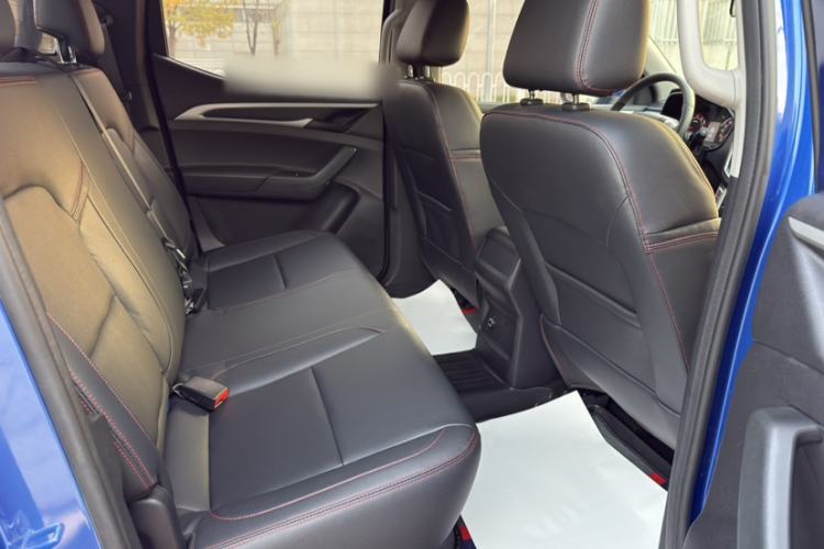 Used SAIC MAXUS T60 2017 2.0T Gasoline Automatic Two-Wheel Drive High-Ride Elite Standard Cabin Interior 4