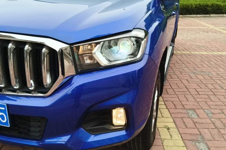 Used SAIC MAXUS T60 2017 2.0T Gasoline Automatic Two-Wheel Drive High-Ride Elite Standard Cabin Left Front Headlight