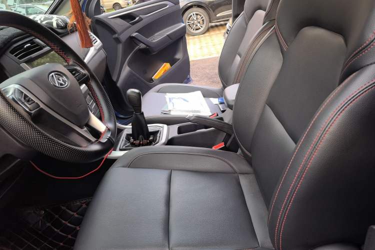Used SAIC MAXUS T60 2017 2.4L Gasoline Manual Two-Wheel Drive High-Ride Elite Standard Van Left Front Seat