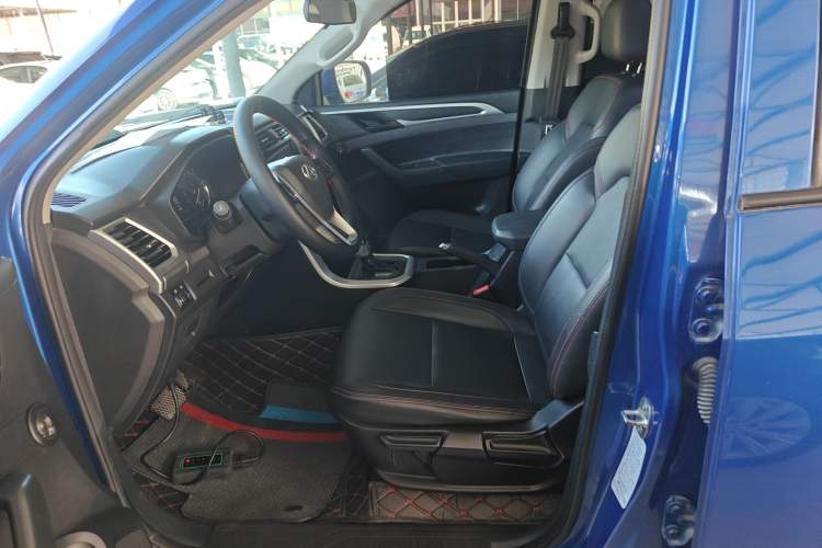 Used SAIC MAXUS T60 2017 2.0T Gasoline Automatic Two-Wheel Drive High-Ride Elite Standard Cabin Left Front Seat