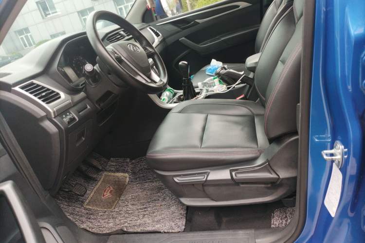 Used SAIC MAXUS T60 2017 2.4L Gasoline Manual Two-Wheel Drive High-Ride Elite Standard Van Left Front Seat