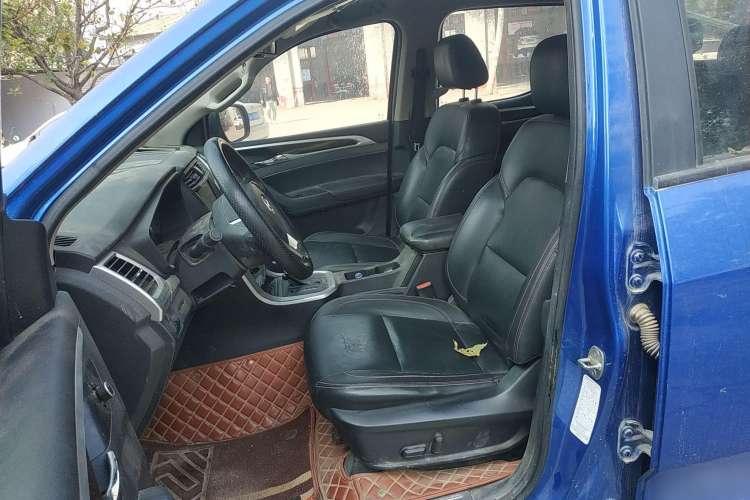 Used SAIC MAXUS T60 2017 2.8T Diesel Automatic 4x4 High-Ride Luxury Extended-Body Version China V Emission Standard Left Front Seat