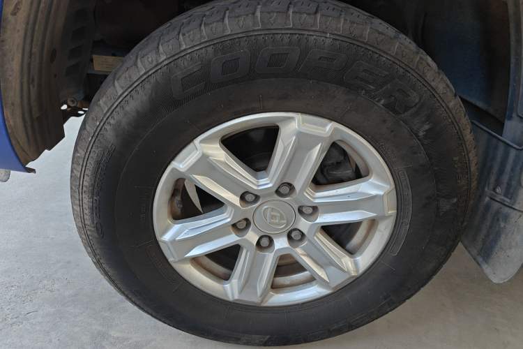 Used SAIC MAXUS T60 2017 2.0T Gasoline Automatic Two-Wheel Drive High-Ride Elite Standard Cabin Left Front Wheel Hub