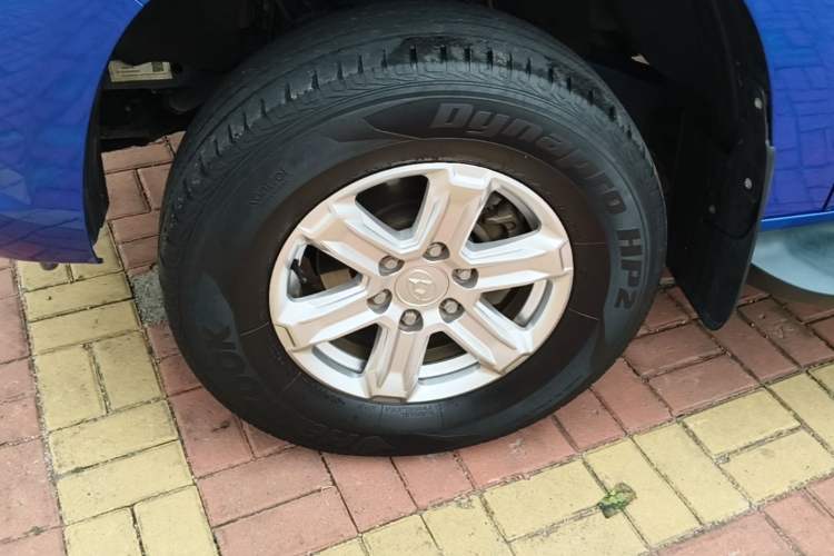Used SAIC MAXUS T60 2017 2.0T Gasoline Automatic Two-Wheel Drive High-Ride Elite Standard Cabin Left Front Wheel Hub