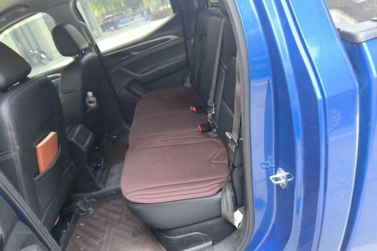 Used SAIC MAXUS T60 2017 2.8T Diesel Manual Two-Wheel Drive High-Ride Comfort Plus Long-Body Emission Standard V Left Rear Seat