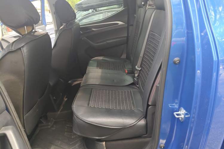 Used SAIC MAXUS T60 2017 2.0T Gasoline Automatic 4x4 High-Ride Elite Standard Cabin Left Rear Seat