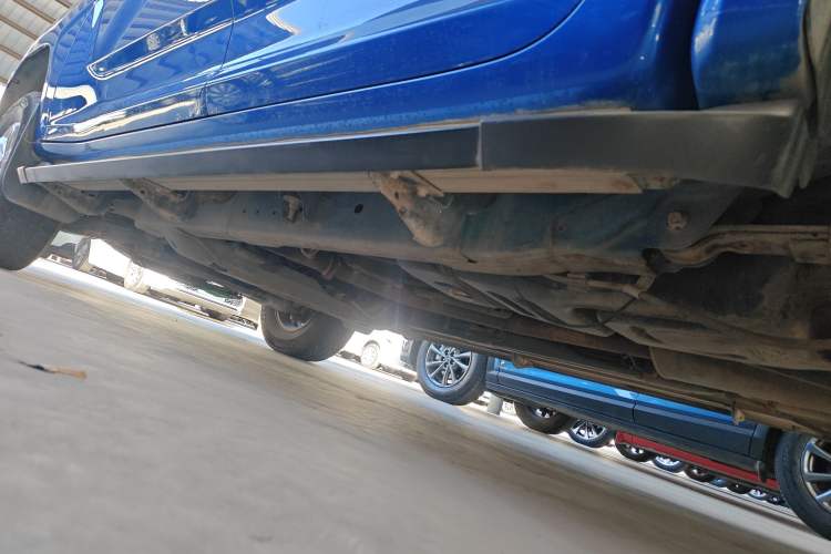 Used SAIC MAXUS T60 2017 2.0T Gasoline Automatic Two-Wheel Drive High-Ride Elite Standard Cabin Left Side Sill