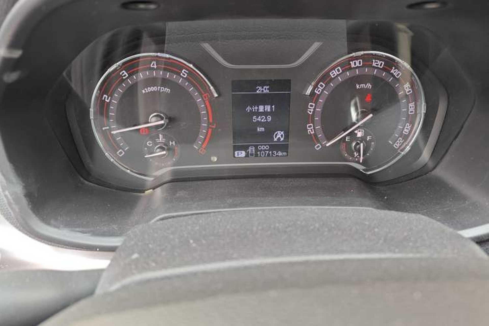 Used SAIC MAXUS T60 2017 2.0T Gasoline Automatic 4x4 High-Ride Elite Standard Cabin Odometer Close Up