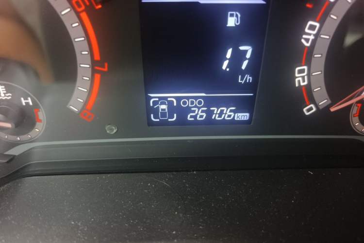 Used SAIC MAXUS T60 2017 2.4L Gasoline Manual Transmission Two-Wheel Drive Low-Profile Comfort Edition Standard Cabin Odometer Close Up