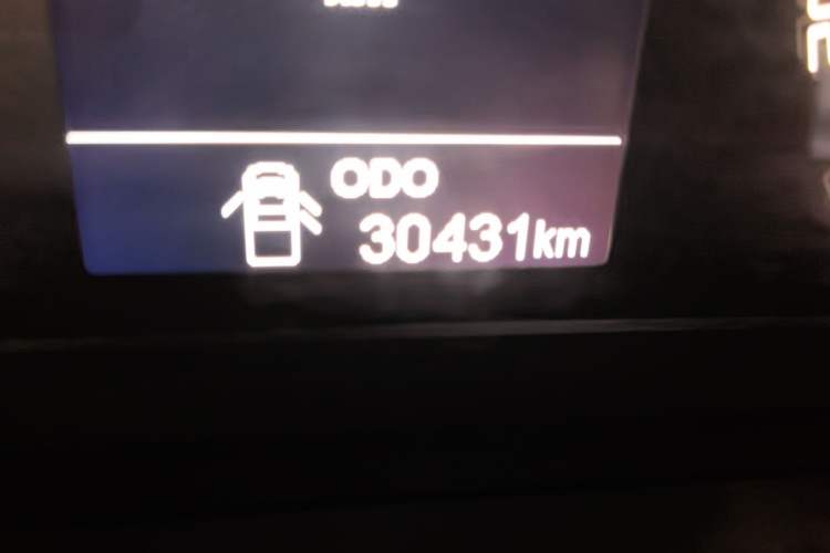 Used SAIC MAXUS T60 2017 2.4L Gasoline Manual Two-Wheel Drive High-Ride Elite Standard Van Odometer Close Up