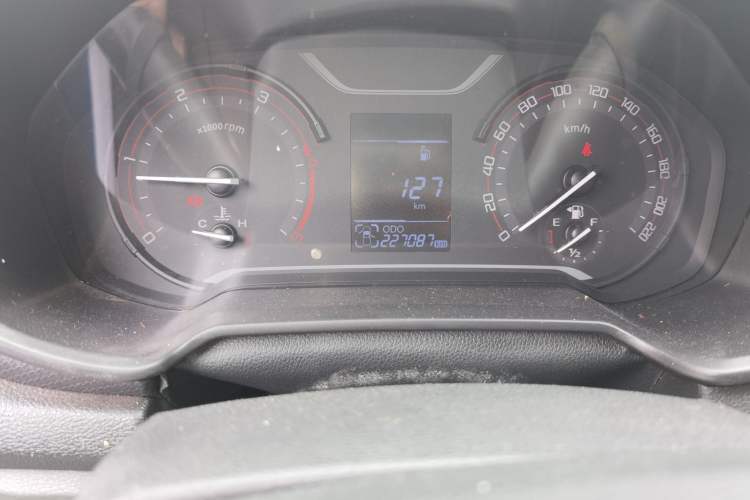 Used SAIC MAXUS T60 2017 2.8T Diesel Manual Two-Wheel Drive High-Ride Comfort Plus Long-Body Emission Standard V Odometer Close Up