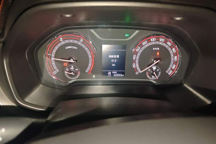 Used SAIC MAXUS T60 2017 2.8T Diesel Manual Two-Wheel Drive High-Ride Elite Long-Body Emission Standard V Odometer Close Up