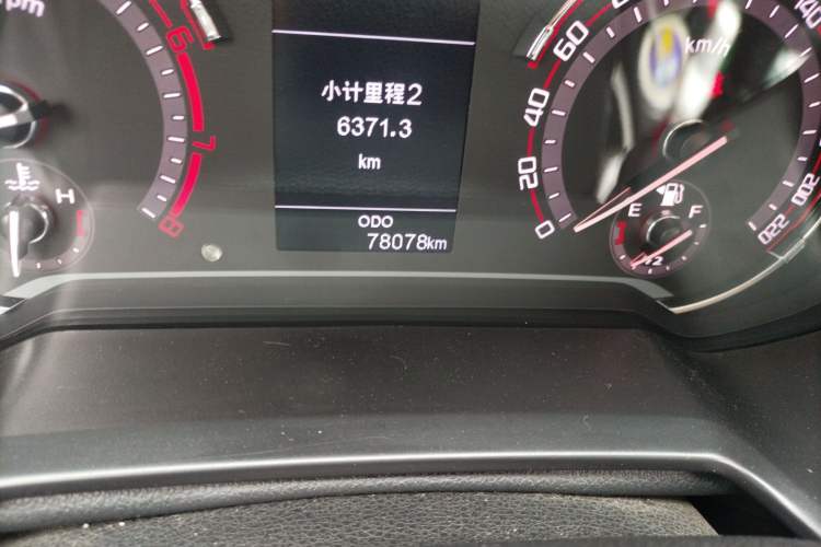 Used SAIC MAXUS T60 2017 2.4L Gasoline Manual Two-Wheel Drive High-Ride Elite Standard Van Odometer Close Up